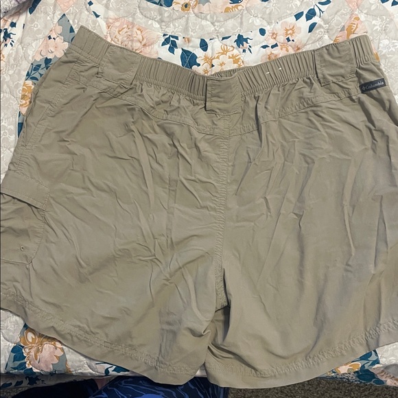 Women's Columbia shorts tan beige - Picture 4 of 5